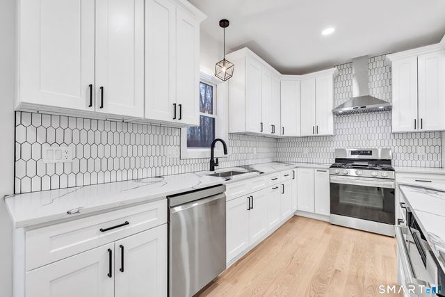 32 Larovera Terrace, Ansonia, CT 06401