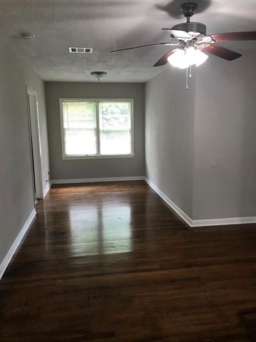 2702 N Camp Circle, La Marque, TX 77568