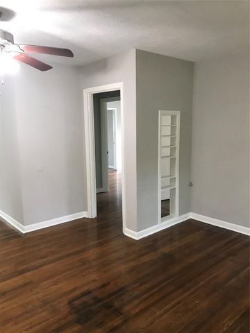 2702 N Camp Circle, La Marque, TX 77568