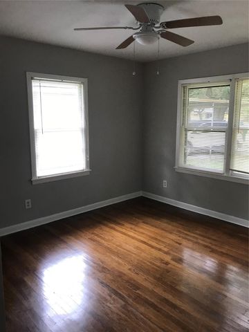 2702 N Camp Circle, La Marque, TX 77568