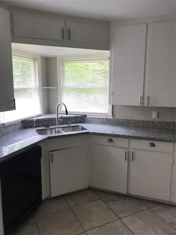 2702 N Camp Circle, La Marque, TX 77568