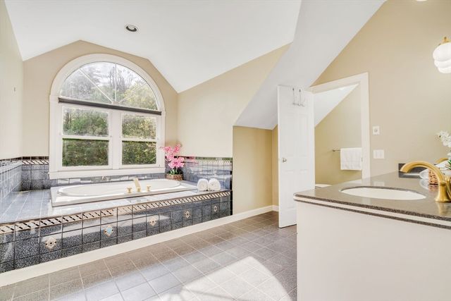 153 Walpole St, Dover, MA 02030