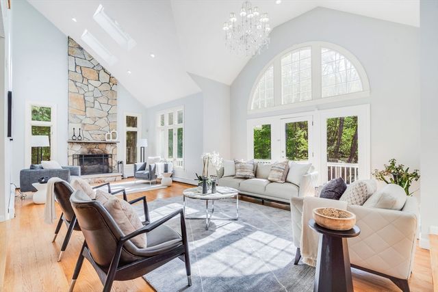 153 Walpole St, Dover, MA 02030
