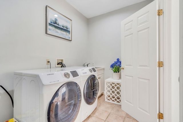 153 Walpole St, Dover, MA 02030
