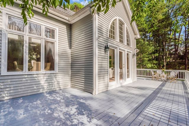 153 Walpole St, Dover, MA 02030