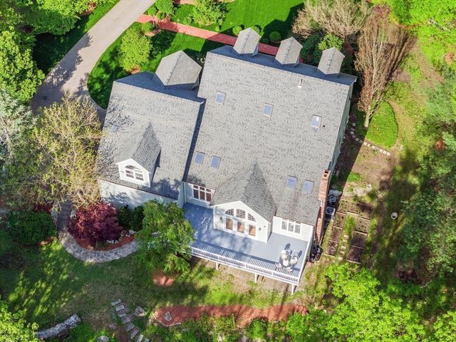 153 Walpole St, Dover, MA 02030