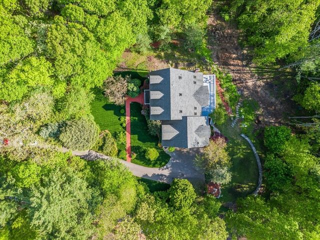 153 Walpole St, Dover, MA 02030