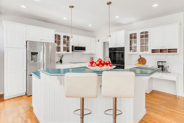153 Walpole St, Dover, MA 02030