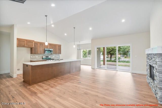 1182 E SLEEPING DEER AVE, Hayden, ID 83835