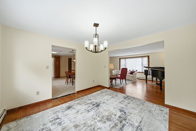 12 Thomas Cir, Stoneham, MA 02180