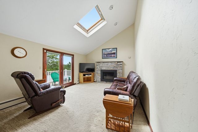 12 Thomas Cir, Stoneham, MA 02180