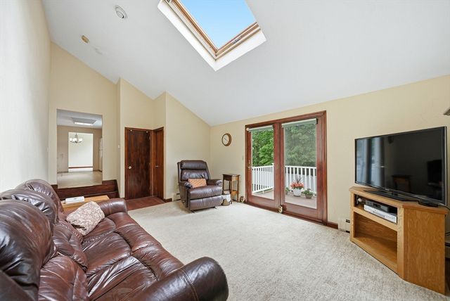 12 Thomas Cir, Stoneham, MA 02180