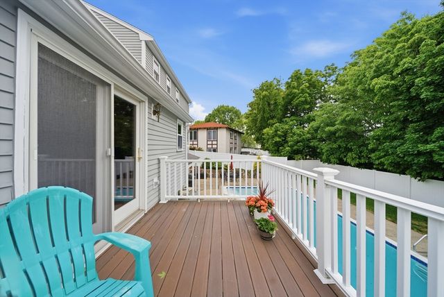 12 Thomas Cir, Stoneham, MA 02180