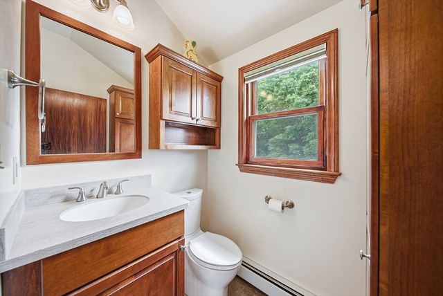 12 Thomas Cir, Stoneham, MA 02180
