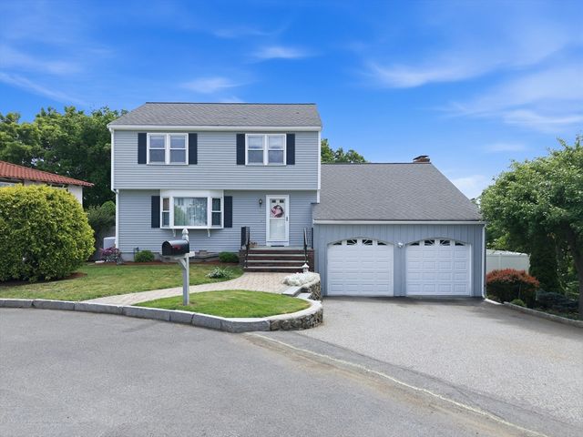 12 Thomas Cir, Stoneham, MA 02180