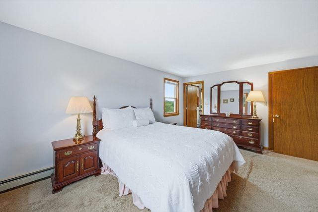 12 Thomas Cir, Stoneham, MA 02180