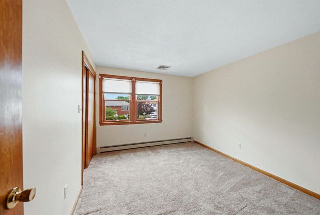12 Thomas Cir, Stoneham, MA 02180