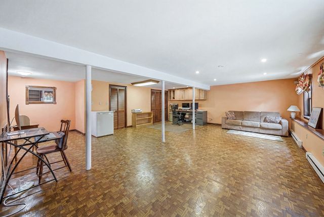 12 Thomas Cir, Stoneham, MA 02180