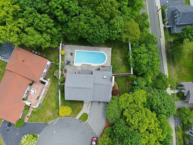 12 Thomas Cir, Stoneham, MA 02180
