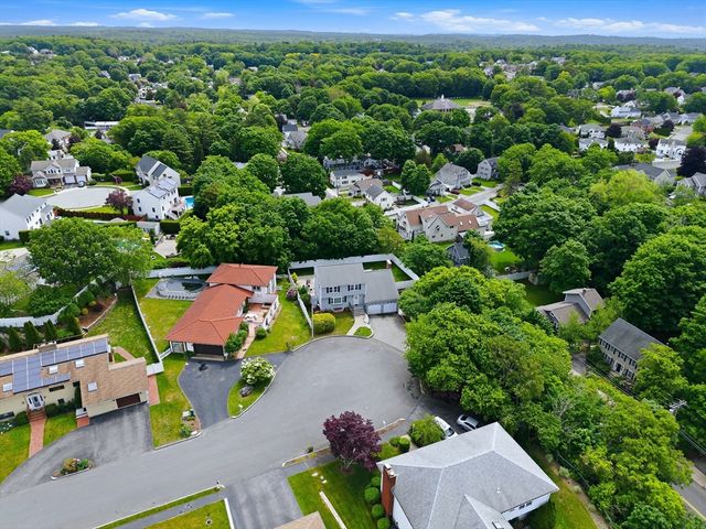 12 Thomas Cir, Stoneham, MA 02180