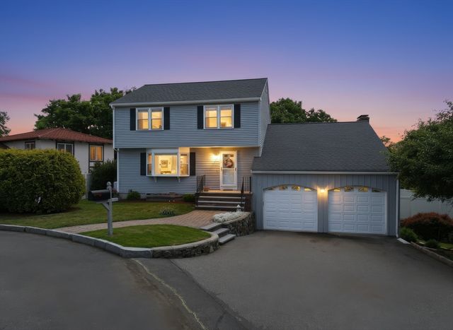 12 Thomas Cir, Stoneham, MA 02180