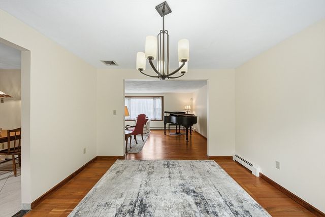 12 Thomas Cir, Stoneham, MA 02180