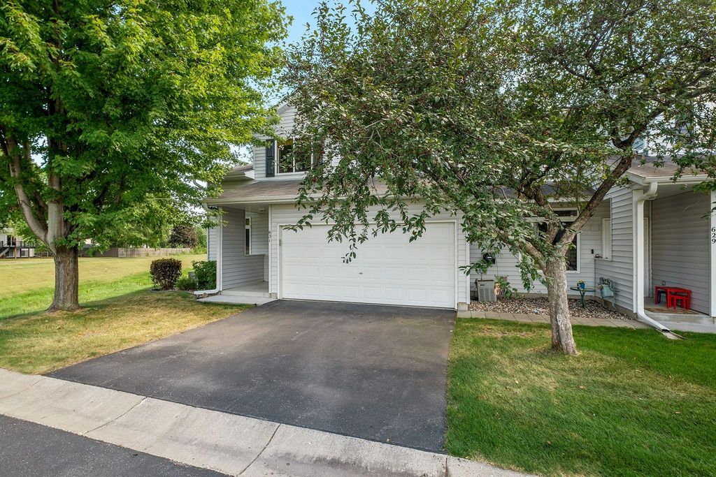 631 Roundhouse Street 2404, Shakopee, MN 55379 — photo 2
