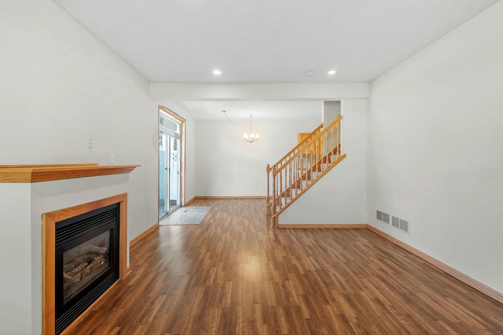 631 Roundhouse Street 2404, Shakopee, MN 55379 — photo 4