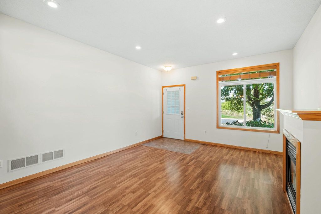 631 Roundhouse Street 2404, Shakopee, MN 55379 — photo 5