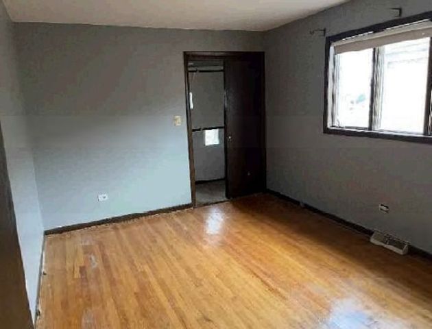 649 Escanaba Avenue, Calumet City, IL 60409