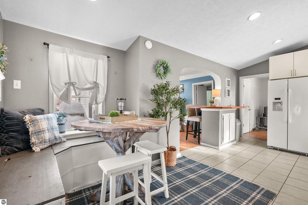 Image 13 of property listing at 907 Chestnut Street, Cadillac, MI 49601