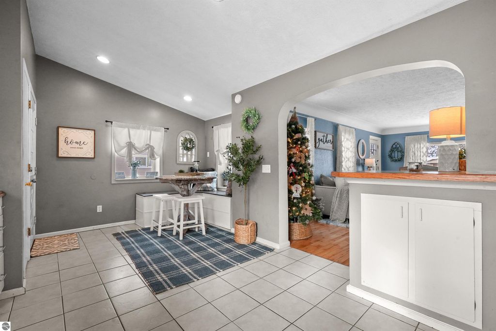 Image 16 of property listing at 907 Chestnut Street, Cadillac, MI 49601