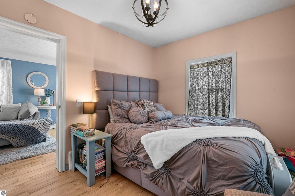 Image 22 of property listing at 907 Chestnut Street, Cadillac, MI 49601