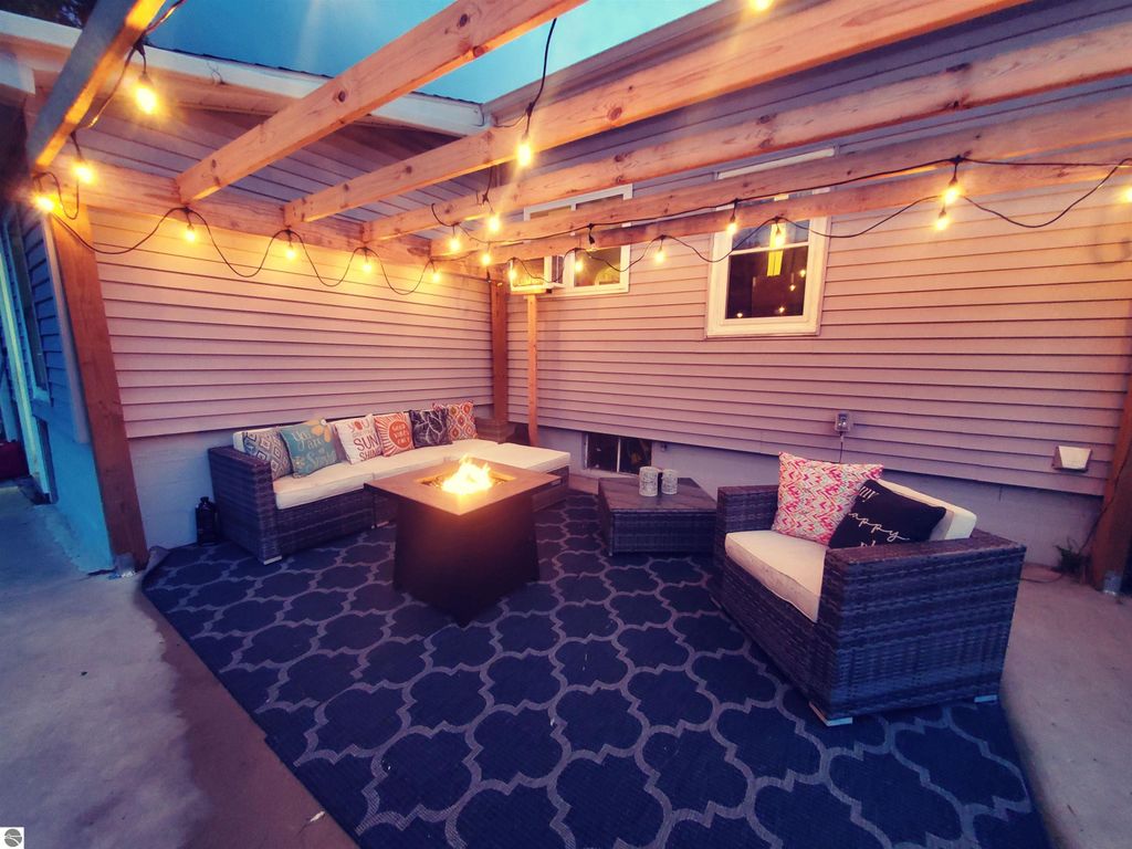 Image 32 of property listing at 907 Chestnut Street, Cadillac, MI 49601