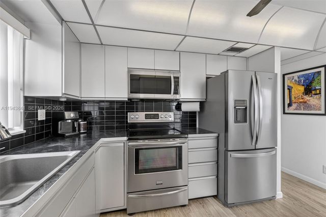 9481 Sunrise Lakes Boulevard 210, Sunrise, FL 33322