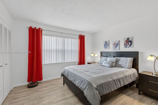 9481 Sunrise Lakes Boulevard 210, Sunrise, FL 33322