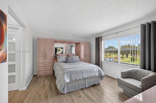 9481 Sunrise Lakes Boulevard 210, Sunrise, FL 33322