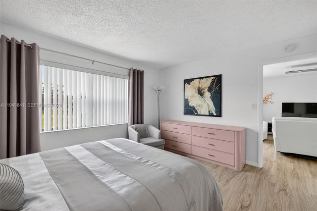 9481 Sunrise Lakes Boulevard 210, Sunrise, FL 33322
