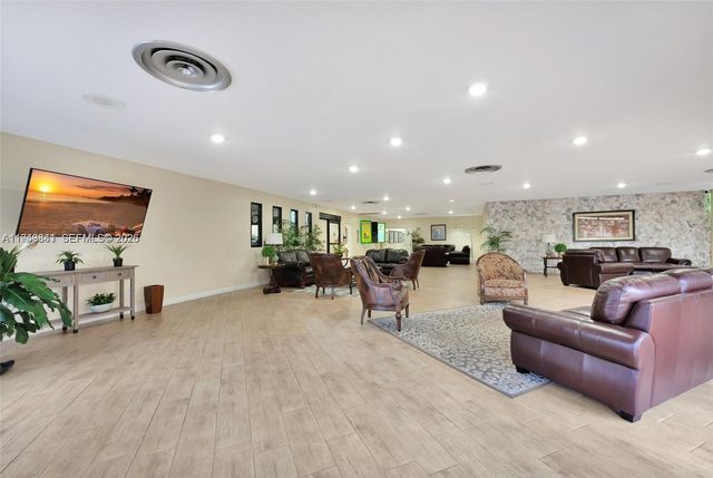 9481 Sunrise Lakes Boulevard 210, Sunrise, FL 33322