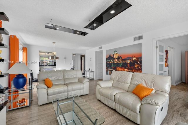 9481 Sunrise Lakes Boulevard 210, Sunrise, FL 33322