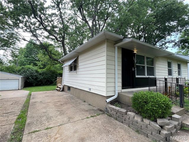 9871 Medford Drive, St Louis, MO 63136