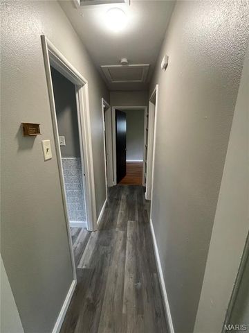 9871 Medford Drive, St Louis, MO 63136