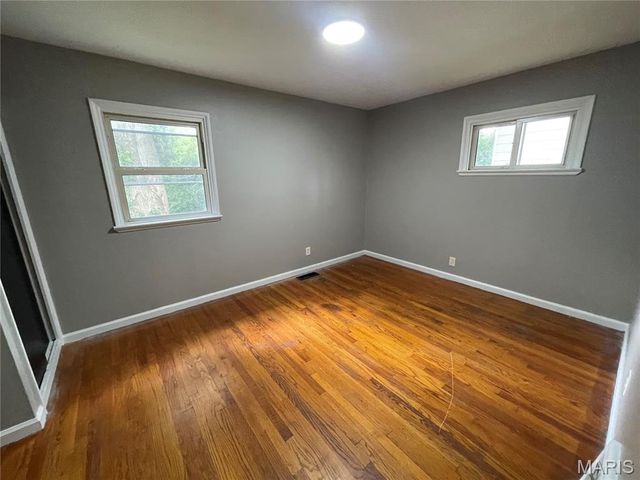 9871 Medford Drive, St Louis, MO 63136