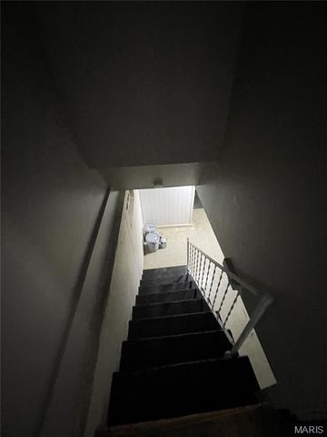 9871 Medford Drive, St Louis, MO 63136