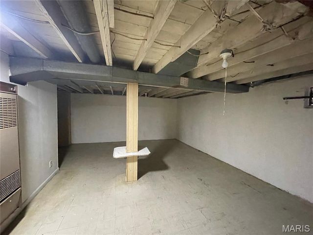 9871 Medford Drive, St Louis, MO 63136