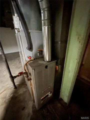 9871 Medford Drive, St Louis, MO 63136