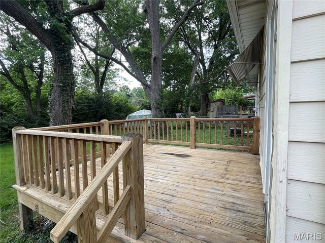 9871 Medford Drive, St Louis, MO 63136