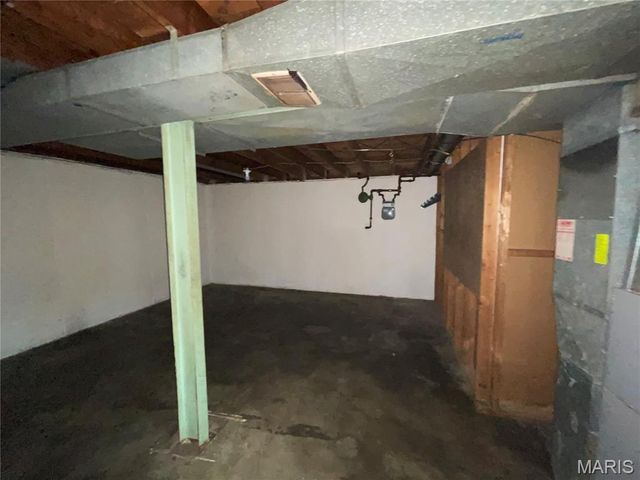 9871 Medford Drive, St Louis, MO 63136