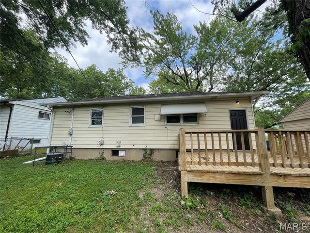 9871 Medford Drive, St Louis, MO 63136