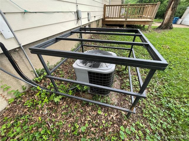 9871 Medford Drive, St Louis, MO 63136